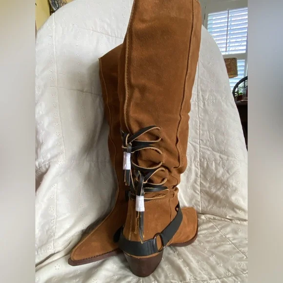 Free People Back-lace Sway Low Slouchy Boots. Western inspired suede pull-on. - Picture 10 of 16